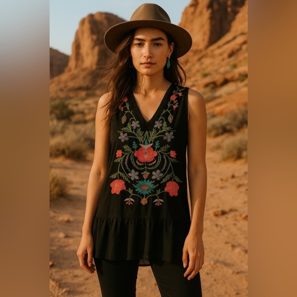 Black Floral Boho Embroidered Southwest Boho Tunic Top Umgee Boutique EUC S 1586